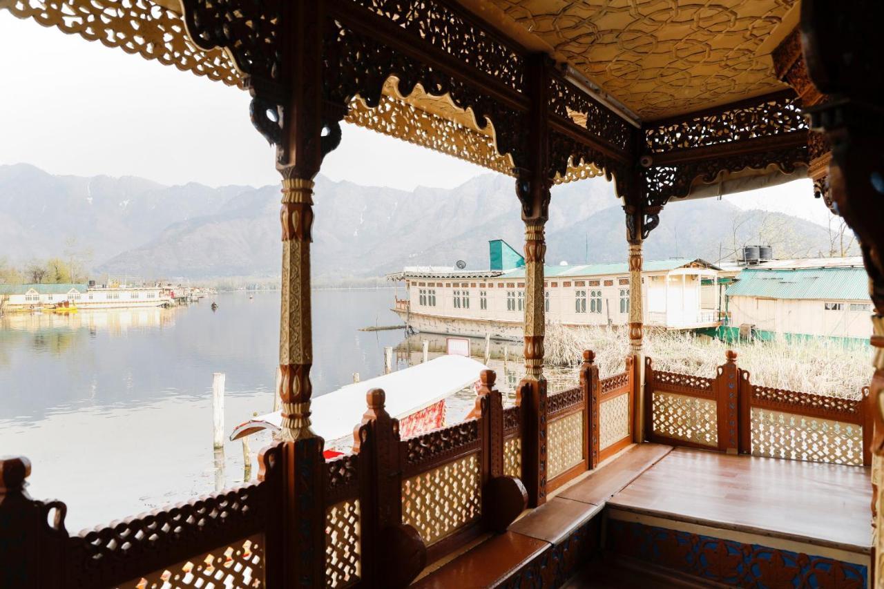 Hotel Oyo New Lucifer House Boat Srīnagar Exterior foto