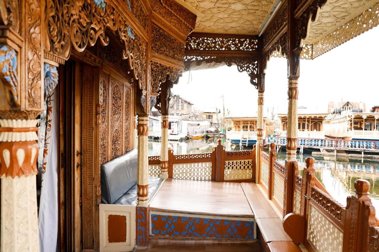 Hotel Oyo New Lucifer House Boat Srīnagar Exterior foto